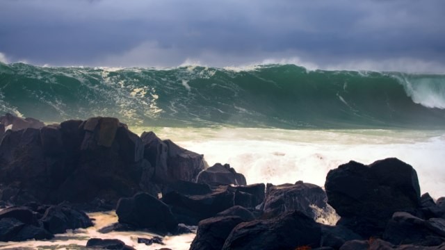 Ilustrasi tsunami. Foto: Shutter Stock