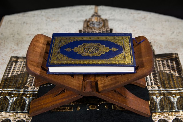Ilustrasi bacaan surat Al-Muzzammil ayat 1 - 10, sumber foto: https://www.pexels.com/