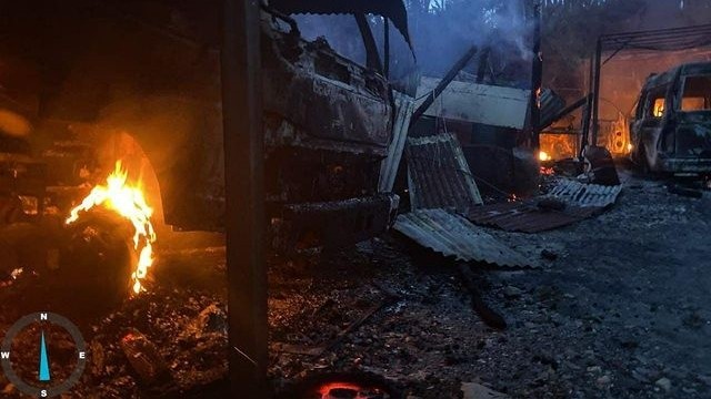 Penembakan dan pembakaran di sekitar Bandara Bilorai Kabupaten Intan Jaya oleh KKB dan TNI-Polri. Foto: Instagram/@brimob_id
