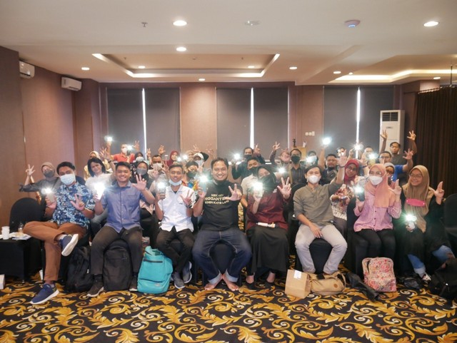 Sesi foto bersama usai workshop series Video Memikat Pembeli dengan Smarphone. dok