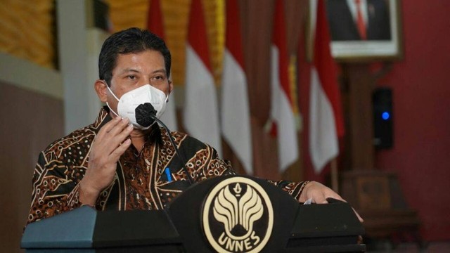 Direktur Utama BPJS Kesehatan, Ali Ghufron Mukti, menjalin kerja sama dengan Universitas Negeri Semarang. Foto: BPJS Kesehatan
