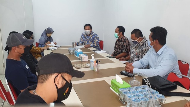 Sejumlah eks narapidana Lapas Narkotika Kelas II A Yogyakarta yang berada di Kecamatan Pakem, Kabupaten Sleman mengadu ke Ombudsman Republik Indonesia (ORI) Perwakilan DIY. Foto: Arfiansyah Panji Purnandaru/kumparan