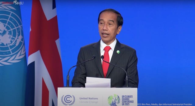 Presiden Joko Widodo saat berbicara pada KTT Pemimpin Dunia tentang Perubahan Iklim atau COP26 di Scottish Event Campus, Glasgow, Skotlandia, Senin (1/11). Foto: Youtube/Sekretariat Presiden