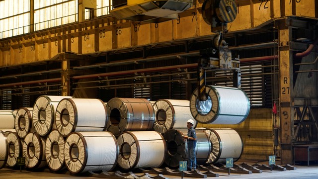 Produksi bulanan baja lembaran dingin atau baja cold rolled coil (CRC) PT Krakatau Steel (Persero) Tbk pecah rekor. Foto:  Krakatau Steel