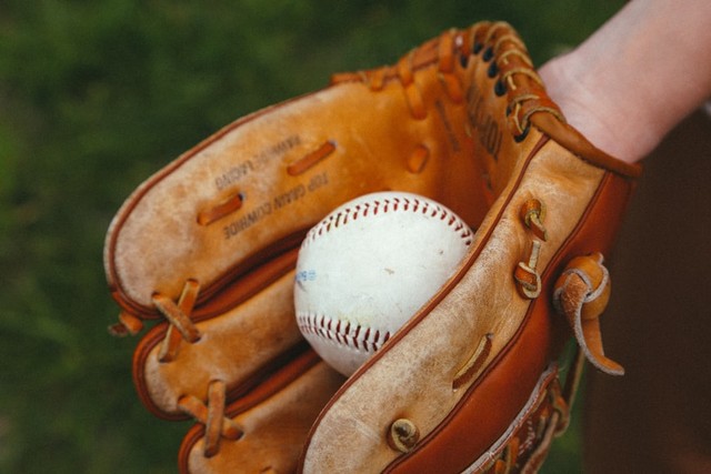 Ilustrasi Dalam Permainan Softball Setiap Tim Minimal Harus Terdiri dari Foto: Unsplash
