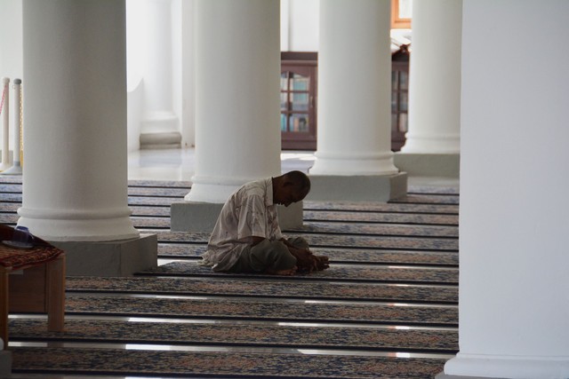 Ilustrasi mengamalkan bacan surah attahiyatul. foto: dok. https://pixabay.com/