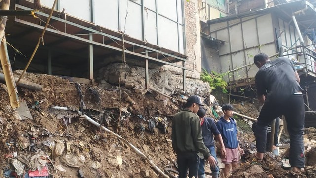 Longsor akibat hujan deras di Dago Bandung. Foto: Dok. Istimewa