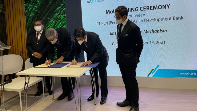Penandatangan MoU PLN dan Asian Development Bank (ADB) untuk dukung pengurangan emisi. Foto: PLN