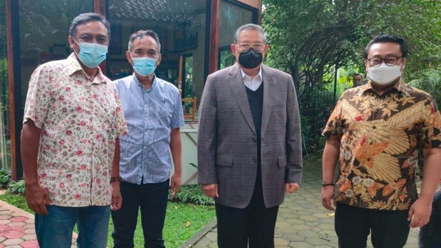 Andi Mallarangeng berfoto usai melepas SBY ke Bandara. Foto: Instagram.com/andi_a_mallarangeng/