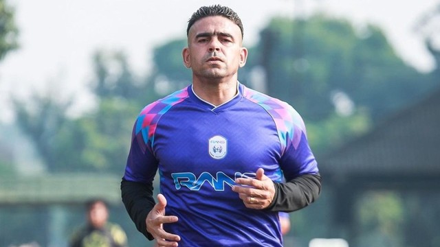 Cristian Gonzales, pemain Rans Cilegon FC. Foto: Instagram/@el_locogoliadorcg10_