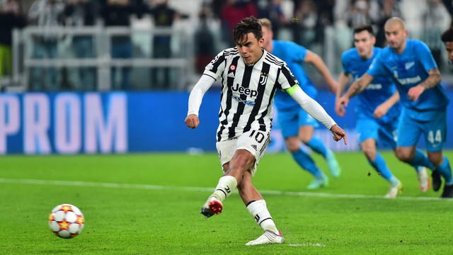 Pemain Juventus Paulo Dybala mencetak gol ke gawang Zenit Saint Petersburg pada pertandingan Grup H Liga Champions di Allianz Stadium, Turin, Italia. Foto: Massimo Pinca/REUTERS