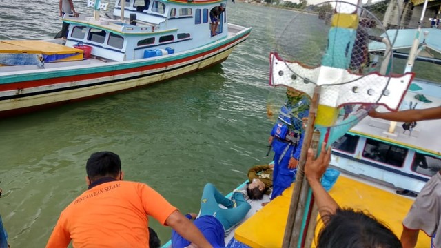Dua nelayan yang tewas terseret arus saat mancing di alur sungai jembatan emas, Pangkalpinang.