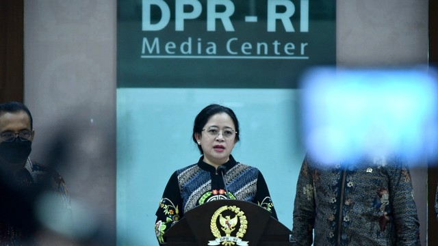 Ketua DPR Puan Maharani terima Surpres Panglima TNI, Rabu (3/11). Foto: DPR RI