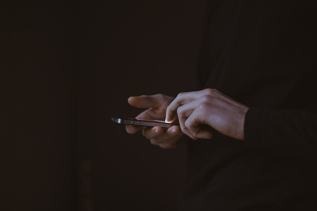 Ilustrasi telepon. Gambar oleh Free-Photos dari Pixabay