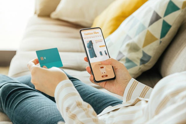 Salah satu usaha yang menjanjikan di masa depan adalah toko online. Foto: iStock