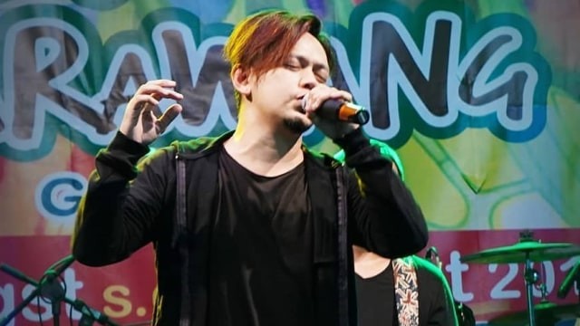 Penampilan grup band Vagetoz. Foto: instagram.com/teguhpermana411