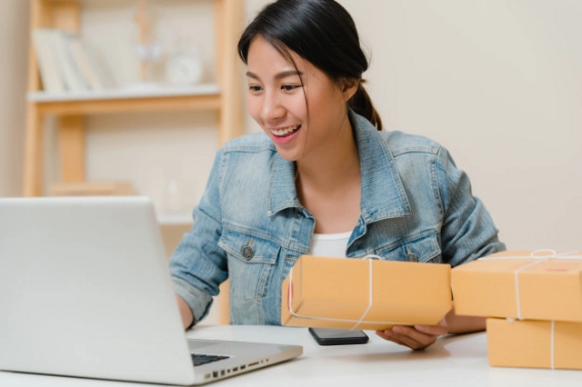 Minat untuk membuka bisnis tidak hanya dimiliki oleh orang dewasa, tetapi juga anak muda atau remaja. Foto: Freepik.com