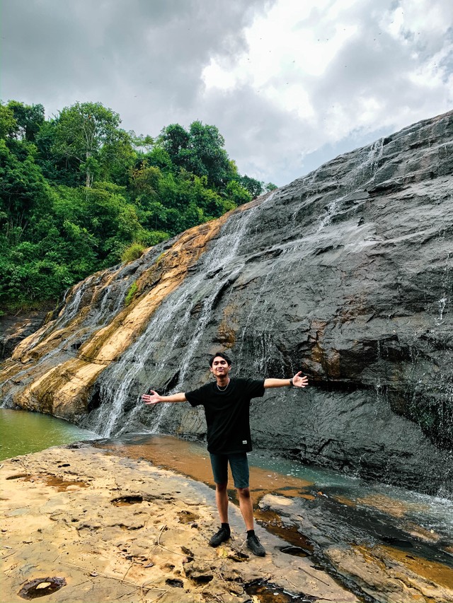Curug Cijeruk di petak 108a, RPH Hanjuang Barat, BKPH Lengkong, atau tepatnya Desa Mekar Mukti, Kecamatan Waluran, Sukabumi Selatan. Foto oleh Abrar Riza