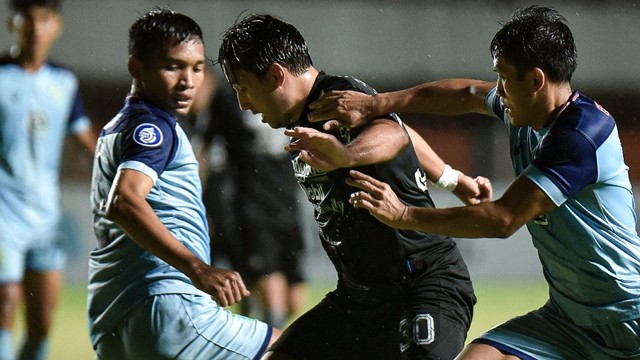 Persela vs Persib di laga lanjutan Liga 1. Foto: Instagram/@persib