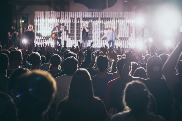 Ilustrasi grup musik menyanyikan lagu tak bisa memiliki. Lirik Lagu dan Chord Tak Bisa Memiliki. Foto: Pixabay.com