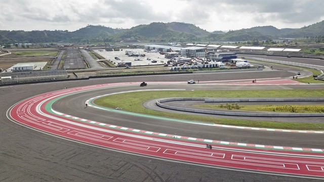 Suasana Mandalika International Street Circuit di KEK Mandalika, Kecamatan Pujut, Praya, Lombok Tengah, NTB. Foto: ANTARA FOTO/Ahmad Subaidi