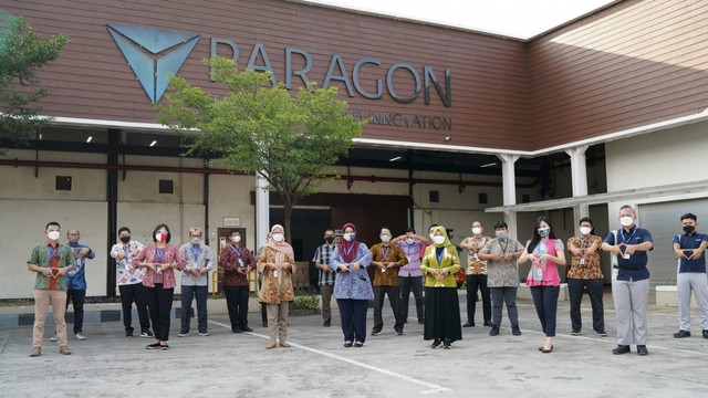 Suasana field visit perwakilan perdagangan di Luar Negeri Kementerian Perdagangan RI mengunjungi PT Paragon Technology and Innovation untuk mengenal produk kosmetik unggulan buatan Indonesia yang akan dipasarkan di market global / Foto : dok