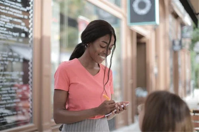 Bisnis atau usaha jasa adalah salah satu jenis bisnis yang menawarkan kemampuan dan keahlian dari seseorang. Foto: Pexels.com