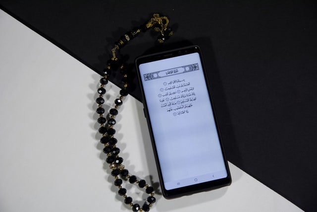 Bacaan allahumma antassalam. Sumber: unsplash.com