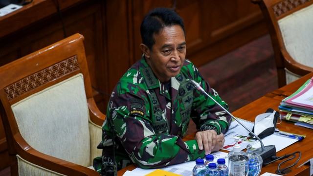 Jenderal TNI Andika Perkasa mengikuti uji kelayakan dan kepatutan calon Panglima TNI di Komisi I DPR, Kompleks Parlemen, Senayan, Jakarta, Sabtu (6/11). Foto: Galih Pradipta/ANTARA FOTO