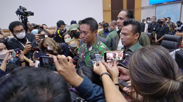 Jenderal TNI Andika Perkasa usai mengikuti uji kelayakan dan kepatutan calon Panglima TNI di Komisi I DPR, Kompleks Parlemen, Senayan, Jakarta, Sabtu (6/11).  Foto: Jamal Ramadhan/kumparan