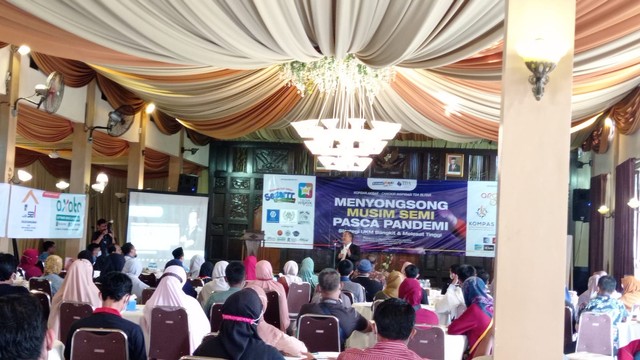 seminar yang bertajuk menyongsong musim semi pasca pandemi-strategi UKM bangkit dan melesat tinggi, Sabtu (6/11/2021).
