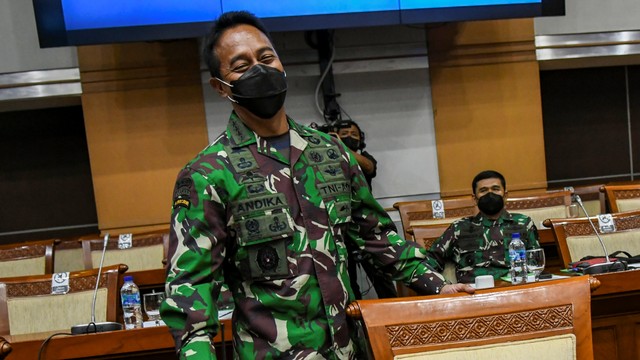 KSAD Jenderal TNI Andika Perkasa mengikuti uji kelayakan dan kepatutan calon Panglima TNI di Komisi I DPR, Kompleks Parlemen, Senayan, Jakarta, Sabtu (6/11/2021). Foto: Galih Pradipta/ANTARA FOTO