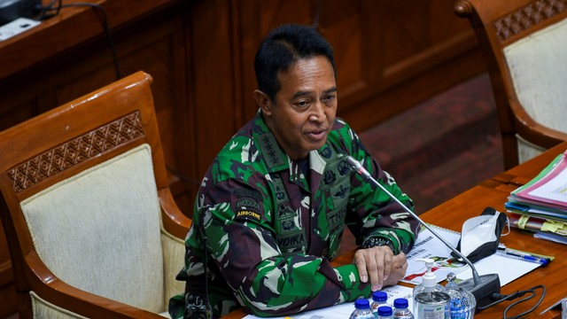 KSAD Jenderal TNI Andika Perkasa mengikuti uji kelayakan dan kepatutan calon Panglima TNI di Komisi I DPR, Kompleks Parlemen, Senayan, Jakarta, Sabtu (6/11/2021). Foto: Galih Pradipta/ANTARA FOTO