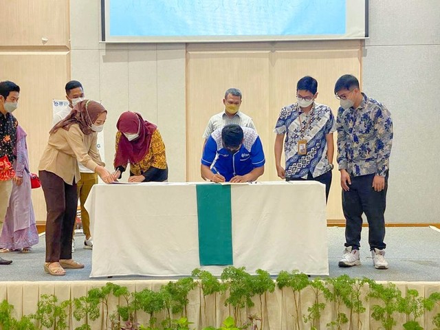 Penandatanganan MoU TDA Batam dan Poltek Negeri Batam. dok