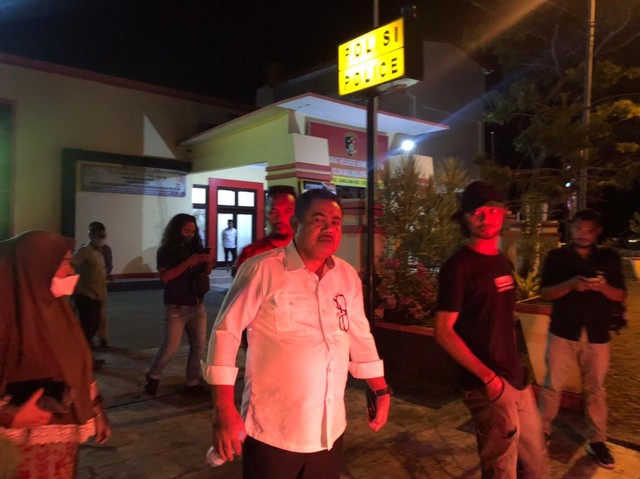 Wahda saat dibawa ke Rutan Polres Ternate. Foto: Samsul Hi Laijou/cermat
