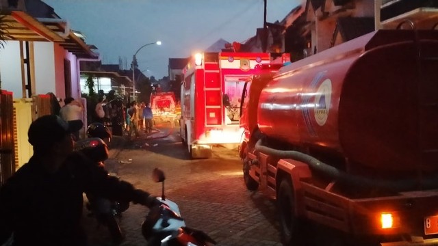Mobil damkar di lokasi kebakaran rumah warga di Tangerang. Foto: Dok. Istimewa