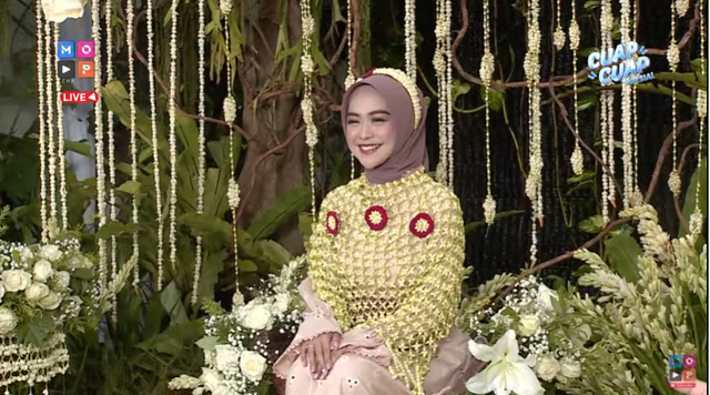 Ria Ricis jalani prosesi siraman. Foto: YouTube