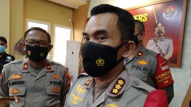 Kapolres Metro Jakarta Utara Kombes Guruh Arif Darmawan saat konferensi pers kasus tawuran.  Foto: Fachrul Irwinsyah/kumparan