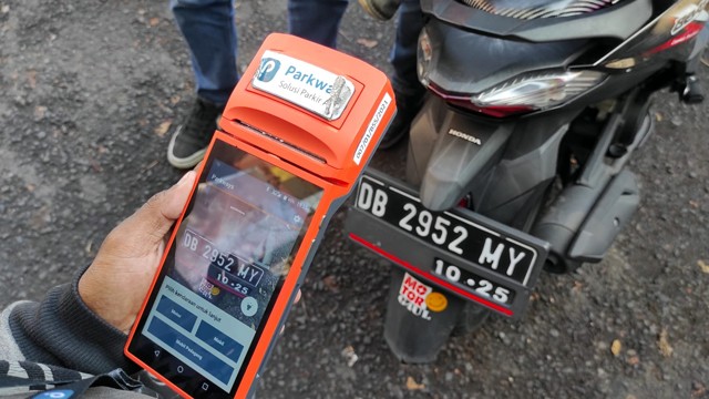 Alat digital yang digunakan oleh PD Pasar Manado dalam transformasi Digitalisasi Sistem Parkir