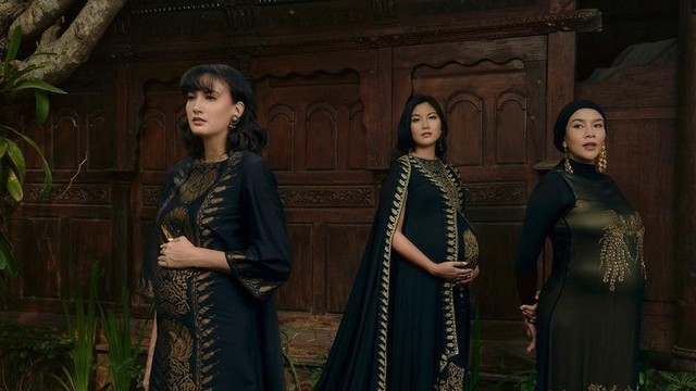 Nadine Chandrawinata, Dea Rizkita, dan Zivanna Letisha menjalani maternity shoot bertema menjaga Bumi. Dok. Instagram Pribadi @nadinelist