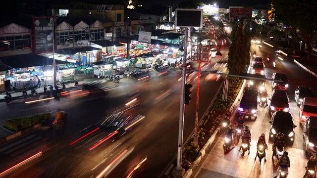 Suasana di salah satu wilayah dalam Kota Banda Aceh, Rabu malam (7/7/2021). Foto: Suparta/acehkini
