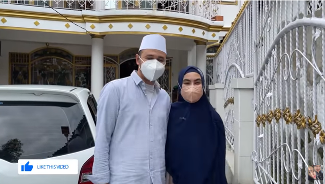 Rumah masa kecil Kartika Putri. Foto: YouTube