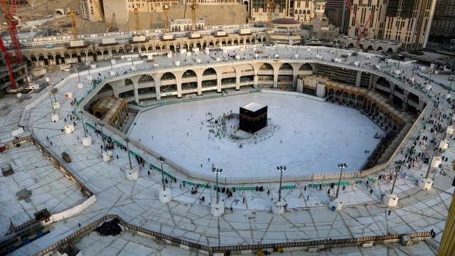Ka'bah menjadi salah satu zona larangan pesawat terbang. Foto: AFP/ABDEL GHANI BASHIRto