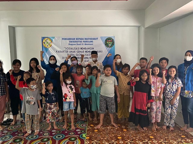 Foto kegiataan PKM mahasiswi Universitas Pamulang bersama anak-anak generasi penerus bangsa Rusun Lokbin-Rawa Buaya di dampingi Ketua RT Rusun Lokbin