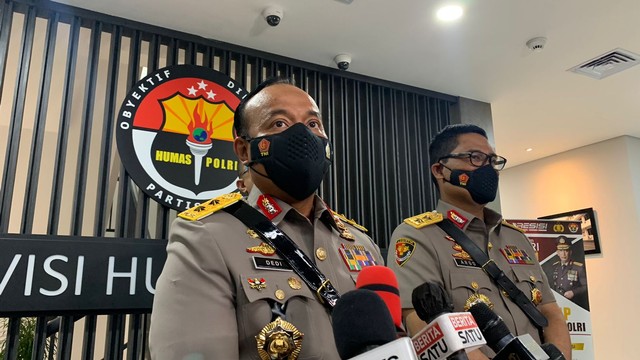 Aslog Kapolri, Irjen Pol Argo Yuwono dan Kadiv Humas Polri, Irjen Pol Dedi Prasetyo di kantor Humas Mabes Polri, Jakarta Selatan, Rabu (10/11).  Foto: Nugroho GN/kumparan