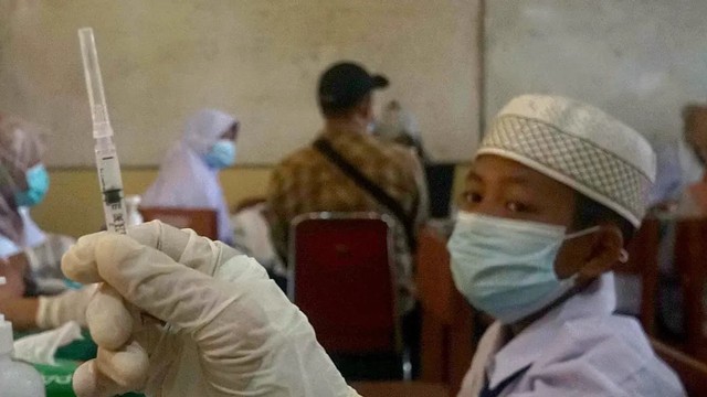 Ilustrasi vaksinasi. (foto: Ary Priyanto/Urban Id)