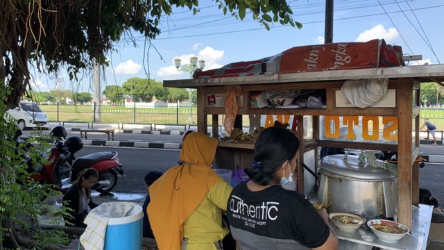 Warung soto di alun-alun kota Yogyakrta. Dokumen pribadi Firdaus Saputra