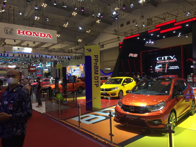 Suasana Pameran Otomotif GIIAS 2021. Foto: Ghulam Muhammad Nayazri / kumparanOTO