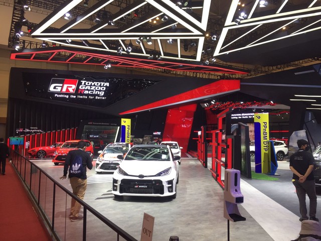 Suasana Pameran Otomotif GIIAS 2021. Foto: Ghulam Muhammad Nayazri / kumparanOTO