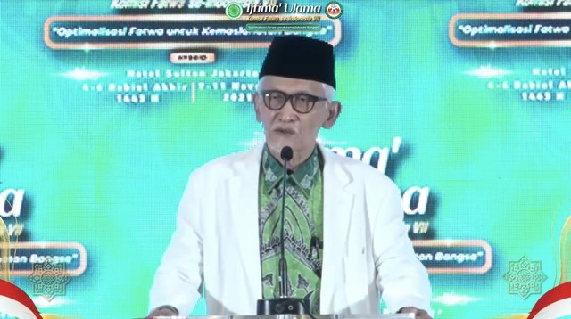 Ketum MUI K.H. Miftachul Akhyar pada penutupan Ijtima Ulama Ke-7 Komisi Fatwa MUI, Kamis (11/11/2021). Foto: YouTube/MUI